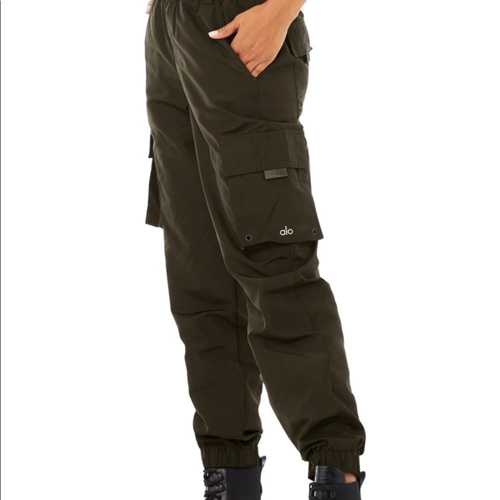 Alo Yoga It Girl Joggers Olive Green｜ Pants size S (4-6)